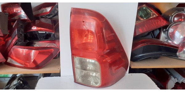 TOYOTA HILUX STOP LAMBASI SAĞ (15/18) DUYSUZ